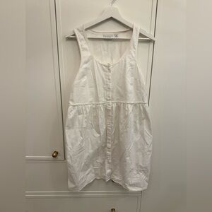 Aritzia Sunday Best White dress is size Medium